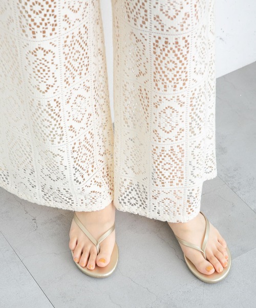 KBF(ケイビーエフ)の「フラットストラップビーチサンダル(サンダル・レディース・ネイビー/ゴールド/シルバー・37/38/36)」の3枚目の写真