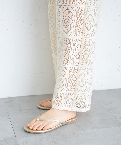 KBF(ケイビーエフ)の「フラットストラップビーチサンダル(サンダル・レディース・ネイビー/ゴールド/シルバー・37/38/36)」の13枚目の写真