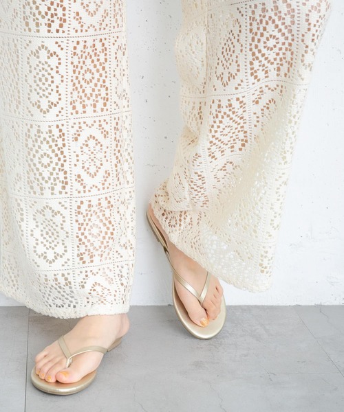 KBF(ケイビーエフ)の「フラットストラップビーチサンダル(サンダル・レディース・ネイビー/ゴールド/シルバー・37/38/36)」の15枚目の写真