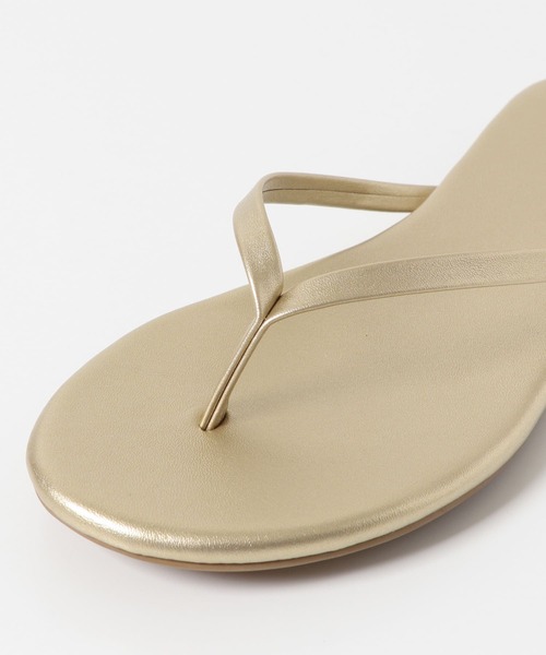 KBF(ケイビーエフ)の「フラットストラップビーチサンダル(サンダル・レディース・ネイビー/ゴールド/シルバー・37/38/36)」の11枚目の写真