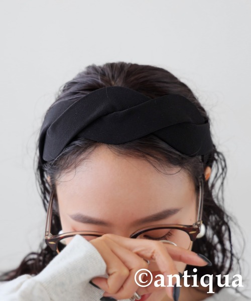 antiqua(アンティカ)の「ツイストデザインカチューシャ(カチューシャ・レディース・ブラック・FREE)」の6枚目の写真