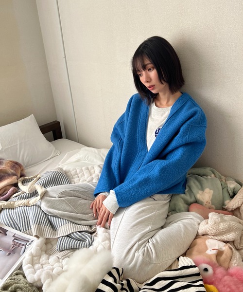 AS KNOW AS plus（アズノゥアズプラス）の「☆カラーブークレVネックジャケット（その他アウター・レディース・ブルー/アイボリー/ブラック/ピンク/グリーン・FREE）」の6枚目の写真