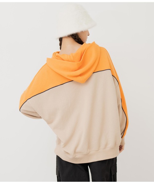 ANAP（アナップ）の「配色パイピング裏毛フーディー【親子お揃い】（パーカー・レディース・ブルー/オレンジ/ブラック×ホワイト・FREE）」の10枚目の写真