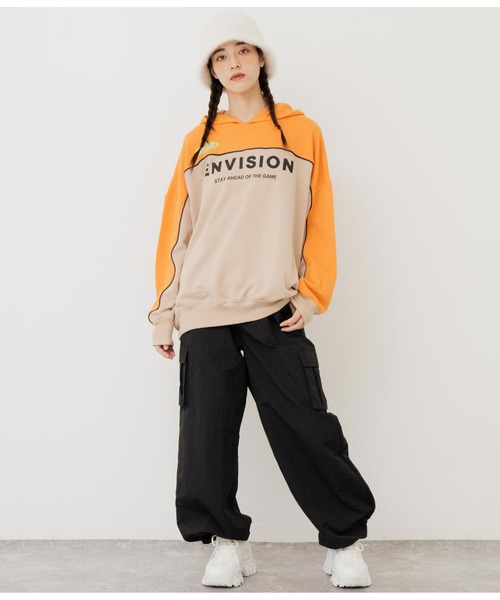 ANAP（アナップ）の「配色パイピング裏毛フーディー【親子お揃い】（パーカー・レディース・ブルー/オレンジ/ブラック×ホワイト・FREE）」の13枚目の写真