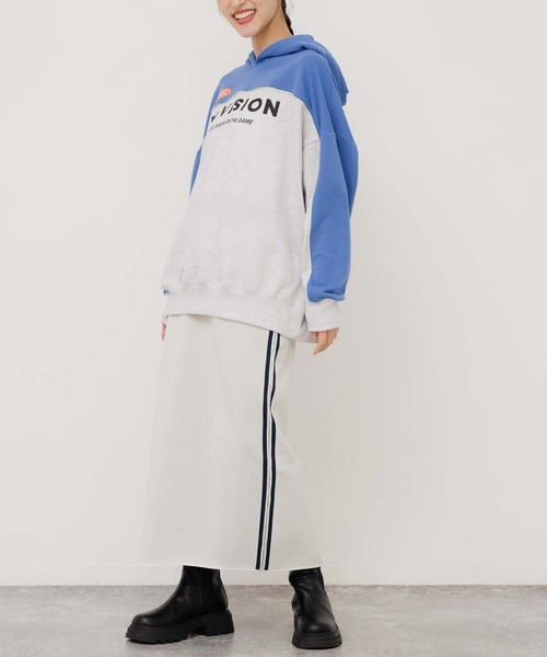 ANAP（アナップ）の「配色パイピング裏毛フーディー【親子お揃い】（パーカー・レディース・ブルー/オレンジ/ブラック×ホワイト・FREE）」の22枚目の写真