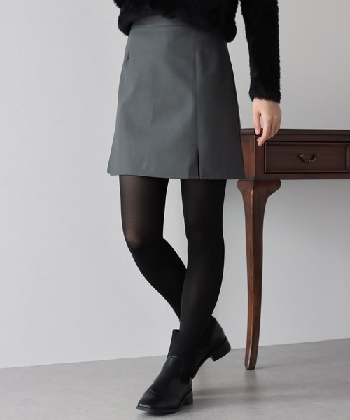 BLUEEAST(ブルーイースト)の「レザーミニスカート(スカート・レディース・チャコールグレー/ブラック/アイボリー・MEDIUM)」の10枚目の写真