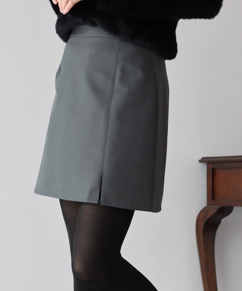 BLUEEAST(ブルーイースト)の「レザーミニスカート(スカート・レディース・チャコールグレー/ブラック/アイボリー・MEDIUM)」の12枚目の写真