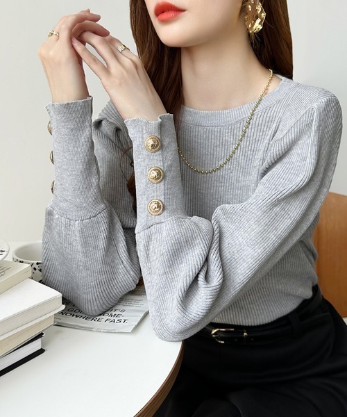 COCOMOMO(ココモモ)の「新色登場 大人きれいめに着映える パフスリーブリブニット 金ボタン リブニット レイヤードトップス ニット パワショル 長袖 オケージョン 秋服 冬服(ニット/セーター・レディース・ライトブラウン/ダークブルー/ワイン/ネイビー/ホワイト/ブラウン/ブラック/ダークグリーン/ライトグレー/ダークグレー・FREE)」の4枚目の写真