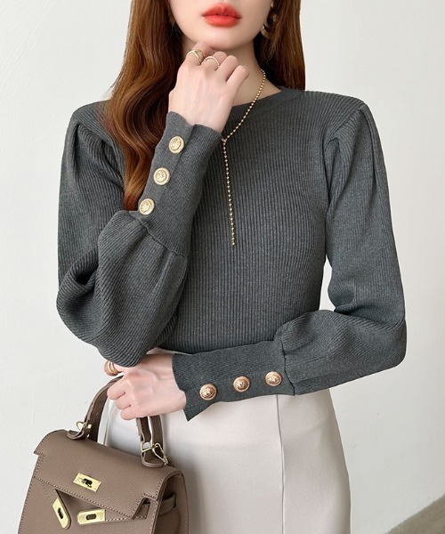 COCOMOMO(ココモモ)の「新色登場 大人きれいめに着映える パフスリーブリブニット 金ボタン リブニット レイヤードトップス ニット パワショル 長袖 オケージョン 秋服 冬服(ニット/セーター・レディース・ライトブラウン/ダークブルー/ワイン/ネイビー/ホワイト/ブラウン/ブラック/ダークグリーン/ライトグレー/ダークグレー・FREE)」の5枚目の写真