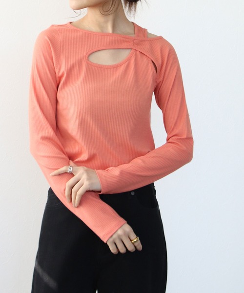 TITE IN THE STORE（ティテ　インザ　ストア）の「カットアウト長袖プルオーバーカットソー（Tシャツ/カットソー・レディース・グレイッシュベージュ/ホワイト/ブラック/コーラルピンク・38）」の4枚目の写真