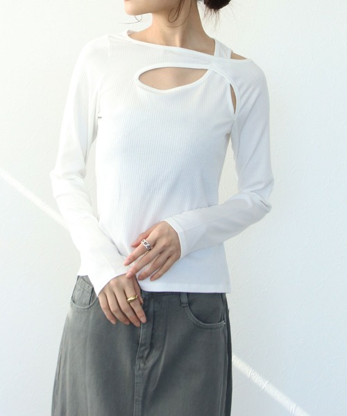 TITE IN THE STORE（ティテ　インザ　ストア）の「カットアウト長袖プルオーバーカットソー（Tシャツ/カットソー・レディース・グレイッシュベージュ/ホワイト/ブラック/コーラルピンク・38）」の11枚目の写真