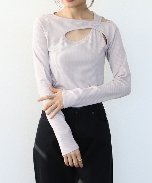 TITE IN THE STORE（ティテ　インザ　ストア）の「カットアウト長袖プルオーバーカットソー（Tシャツ/カットソー・レディース・グレイッシュベージュ/ホワイト/ブラック/コーラルピンク・38）」の7枚目の写真