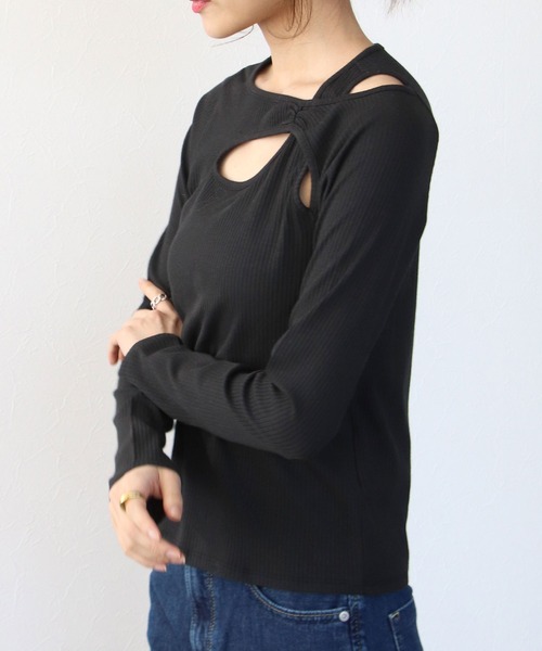 TITE IN THE STORE（ティテ　インザ　ストア）の「カットアウト長袖プルオーバーカットソー（Tシャツ/カットソー・レディース・グレイッシュベージュ/ホワイト/ブラック/コーラルピンク・38）」の5枚目の写真