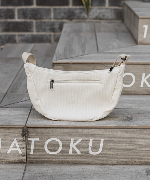 VICKY（ビッキー）の「【お出かけに大活躍！】コーデュロイショルダーボディバッグ（ショルダーバッグ・レディース・ブラウン/オフホワイト/ブラック/ベージュ・FREE）」の2枚目の写真