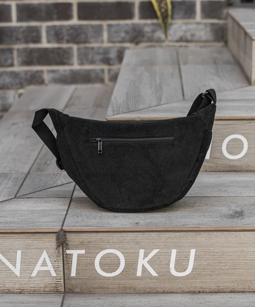 VICKY（ビッキー）の「【お出かけに大活躍！】コーデュロイショルダーボディバッグ（ショルダーバッグ・レディース・ブラウン/オフホワイト/ブラック/ベージュ・FREE）」の3枚目の写真