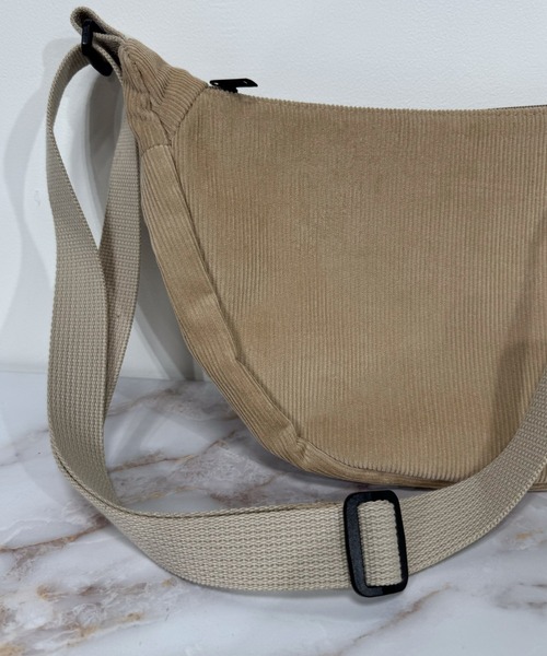 VICKY（ビッキー）の「【お出かけに大活躍！】コーデュロイショルダーボディバッグ（ショルダーバッグ・レディース・ブラウン/オフホワイト/ブラック/ベージュ・FREE）」の13枚目の写真