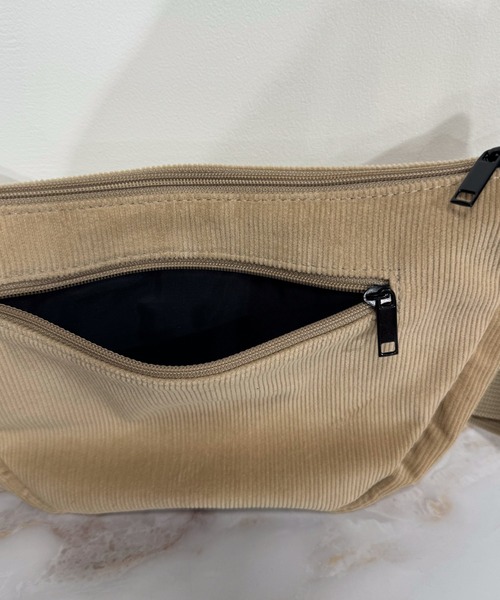 VICKY（ビッキー）の「【お出かけに大活躍！】コーデュロイショルダーボディバッグ（ショルダーバッグ・レディース・ブラウン/オフホワイト/ブラック/ベージュ・FREE）」の10枚目の写真