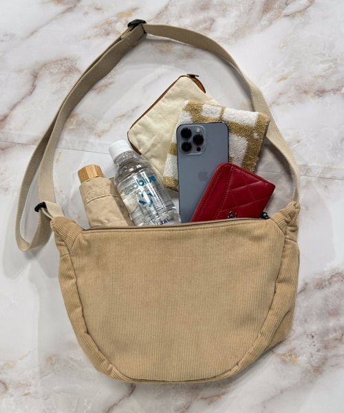 VICKY（ビッキー）の「【お出かけに大活躍！】コーデュロイショルダーボディバッグ（ショルダーバッグ・レディース・ブラウン/オフホワイト/ブラック/ベージュ・FREE）」の11枚目の写真