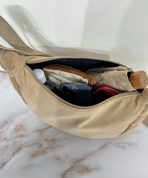 VICKY（ビッキー）の「【お出かけに大活躍！】コーデュロイショルダーボディバッグ（ショルダーバッグ・レディース・ブラウン/オフホワイト/ブラック/ベージュ・FREE）」の12枚目の写真