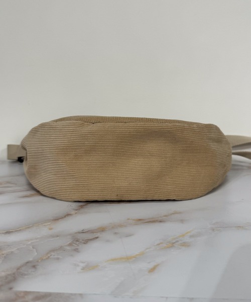 VICKY（ビッキー）の「【お出かけに大活躍！】コーデュロイショルダーボディバッグ（ショルダーバッグ・レディース・ブラウン/オフホワイト/ブラック/ベージュ・FREE）」の15枚目の写真