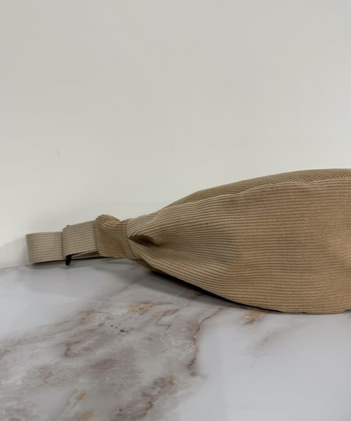 VICKY（ビッキー）の「【お出かけに大活躍！】コーデュロイショルダーボディバッグ（ショルダーバッグ・レディース・ブラウン/オフホワイト/ブラック/ベージュ・FREE）」の16枚目の写真