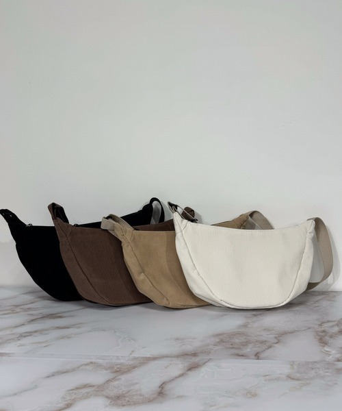 VICKY（ビッキー）の「【お出かけに大活躍！】コーデュロイショルダーボディバッグ（ショルダーバッグ・レディース・ブラウン/オフホワイト/ブラック/ベージュ・FREE）」の7枚目の写真