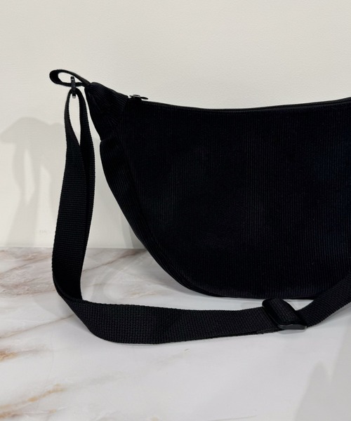 VICKY（ビッキー）の「【お出かけに大活躍！】コーデュロイショルダーボディバッグ（ショルダーバッグ・レディース・ブラウン/オフホワイト/ブラック/ベージュ・FREE）」の17枚目の写真