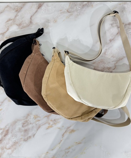 VICKY（ビッキー）の「【お出かけに大活躍！】コーデュロイショルダーボディバッグ（ショルダーバッグ・レディース・ブラウン/オフホワイト/ブラック/ベージュ・FREE）」の5枚目の写真