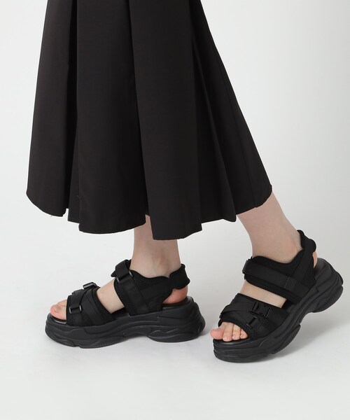 cs T&P(シーエスティーアンドピー)の「厚底スポサン 24SS(サンダル・レディース・ブラック/パープル系/ホワイト・S/LL/L/M)」の1枚目の写真