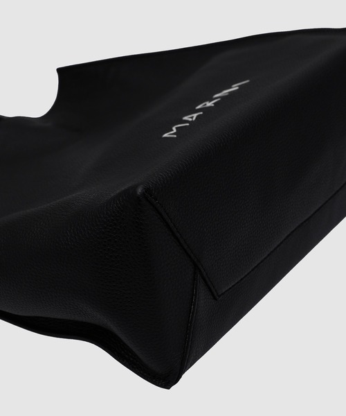 MARNI（マルニ）の「CALF LEATHER MENDING / ムゼオソフトラージバッグ（トートバッグ・レディース・ブラック/ベージュ系その他/ブラック系その他・ONE SIZE）」の6枚目の写真