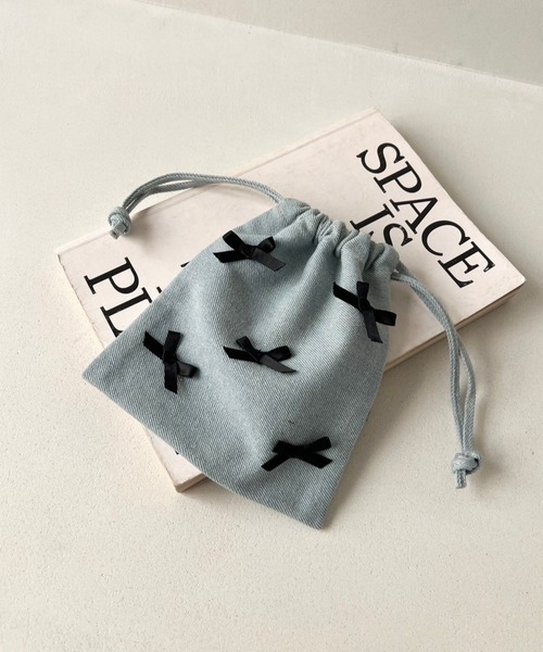 Me%(ミィパーセント)の「リボンキンチャクポーチ 109626(ポーチ・レディース・シルバー/ブラック/ブラウン/ブルー系その他/アイボリー・FREE)」の5枚目の写真