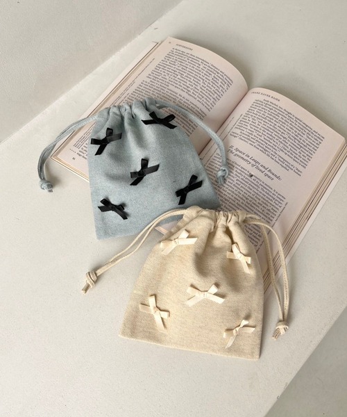 Me%(ミィパーセント)の「リボンキンチャクポーチ 109626(ポーチ・レディース・シルバー/ブラック/ブラウン/ブルー系その他/アイボリー・FREE)」の6枚目の写真