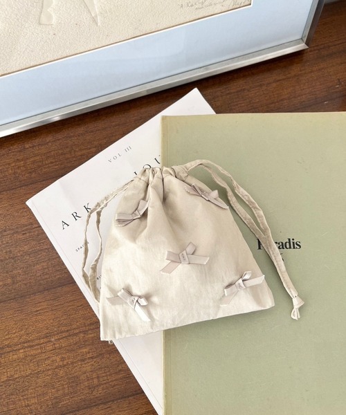 Me%(ミィパーセント)の「リボンキンチャクポーチ 109626(ポーチ・レディース・シルバー/ブラック/ブラウン/ブルー系その他/アイボリー・FREE)」の10枚目の写真