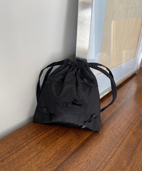 Me%(ミィパーセント)の「リボンキンチャクポーチ 109626(ポーチ・レディース・シルバー/ブラック/ブラウン/ブルー系その他/アイボリー・FREE)」の12枚目の写真