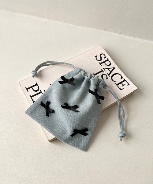 Me%(ミィパーセント)の「リボンキンチャクポーチ 109626(ポーチ・レディース・シルバー/ブラック/ブラウン/ブルー系その他/アイボリー・FREE)」の15枚目の写真