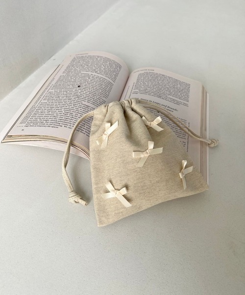 Me%(ミィパーセント)の「リボンキンチャクポーチ 109626(ポーチ・レディース・シルバー/ブラック/ブラウン/ブルー系その他/アイボリー・FREE)」の17枚目の写真