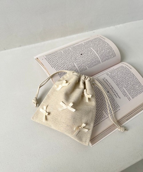 Me%(ミィパーセント)の「リボンキンチャクポーチ 109626(ポーチ・レディース・シルバー/ブラック/ブラウン/ブルー系その他/アイボリー・FREE)」の18枚目の写真