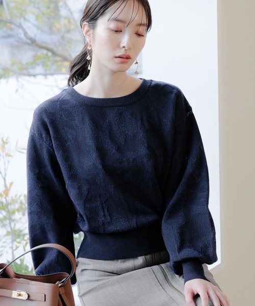 Andemiu(アンデミュウ)の「フラワーシシュウニット107831(ニット/セーター・レディース・ライトイエロー/ホワイト系その他/ネイビー・FREE)」の2枚目の写真