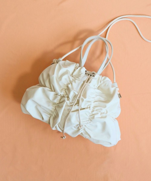 COLDE （コルデ）の「ギャザーナイロン2WAY巾着ミニトートバッグ（トートバッグ・レディース・サックスブルー/ブラック/アイボリー・FREE）」の14枚目の写真