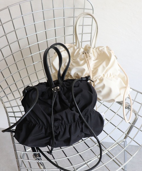 COLDE （コルデ）の「ギャザーナイロン2WAY巾着ミニトートバッグ（トートバッグ・レディース・サックスブルー/ブラック/アイボリー・FREE）」の17枚目の写真