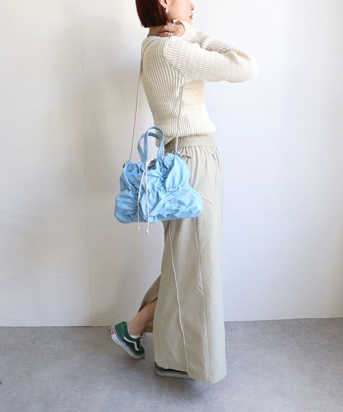 COLDE （コルデ）の「ギャザーナイロン2WAY巾着ミニトートバッグ（トートバッグ・レディース・サックスブルー/ブラック/アイボリー・FREE）」の21枚目の写真