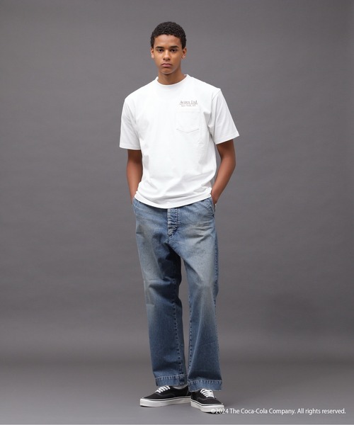 AVIREX(アヴィレックス)の「AVIREX / Coca-Cola 90s POCKET LOGO T-SHIRT(Tシャツ/カットソー・メンズ・ホワイト/ブラック・MEDIUM/LARGE/X-LARGE/XX-LARGE)」の4枚目の写真