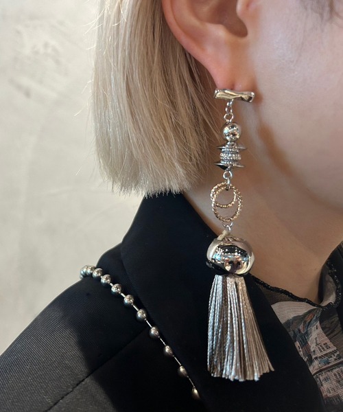 amplis（アンプリス）の「アシンメトリータッセルピアス/with tassel（ピアス（両耳用）・レディース・グレー/ブラウン/ベージュ/ブラック・FREE）」の10枚目の写真