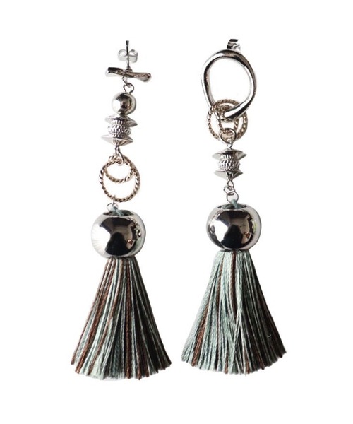 amplis（アンプリス）の「アシンメトリータッセルピアス/with tassel（ピアス（両耳用）・レディース・グレー/ブラウン/ベージュ/ブラック・FREE）」の17枚目の写真