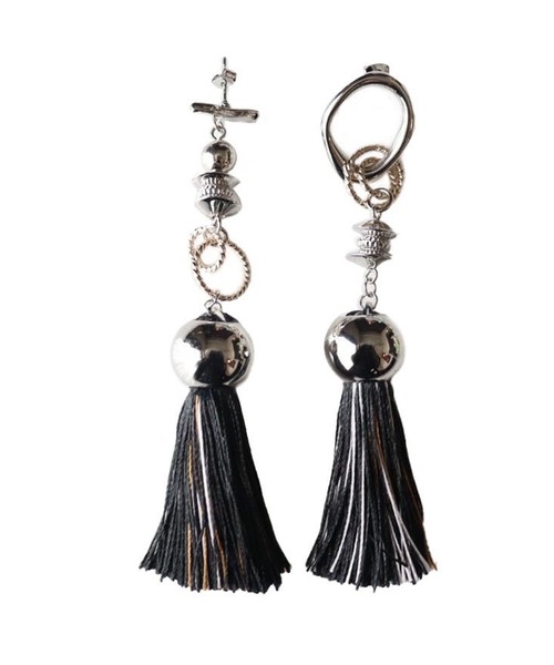 amplis（アンプリス）の「アシンメトリータッセルピアス/with tassel（ピアス（両耳用）・レディース・グレー/ブラウン/ベージュ/ブラック・FREE）」の16枚目の写真