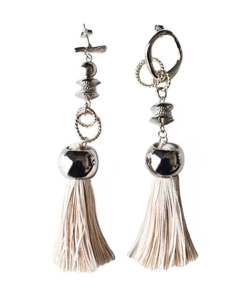 amplis（アンプリス）の「アシンメトリータッセルピアス/with tassel（ピアス（両耳用）・レディース・グレー/ブラウン/ベージュ/ブラック・FREE）」の19枚目の写真