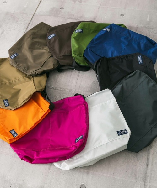 JULY NINE（ジュライナイン）の「『別注』JULY NINE×DOORS　SEQUEL WITH 2POCKET（ショルダーバッグ・メンズ・ブラック/カーキ/チャコールグレー/ブラウン/ピンク/ホワイト/グリーン/オレンジ/ネイビー/ベージュ・ONE）」の16枚目の写真