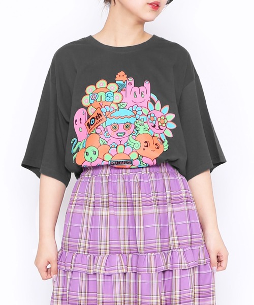 PUNYUS（プニュズ）の「10th anniversaryブーケビッグＴシャツ（Tシャツ/カットソー・レディース・スミクロ/ホワイト・3/4）」の2枚目の写真
