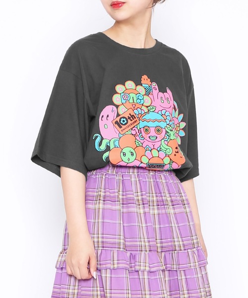 PUNYUS（プニュズ）の「10th anniversaryブーケビッグＴシャツ（Tシャツ/カットソー・レディース・スミクロ/ホワイト・3/4）」の4枚目の写真