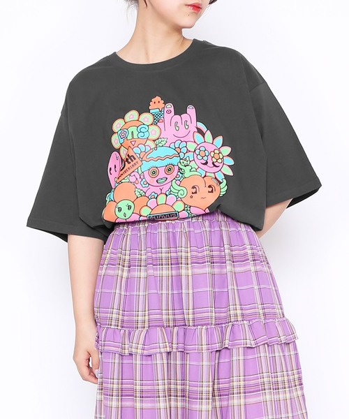 PUNYUS（プニュズ）の「10th anniversaryブーケビッグＴシャツ（Tシャツ/カットソー・レディース・スミクロ/ホワイト・3/4）」の8枚目の写真